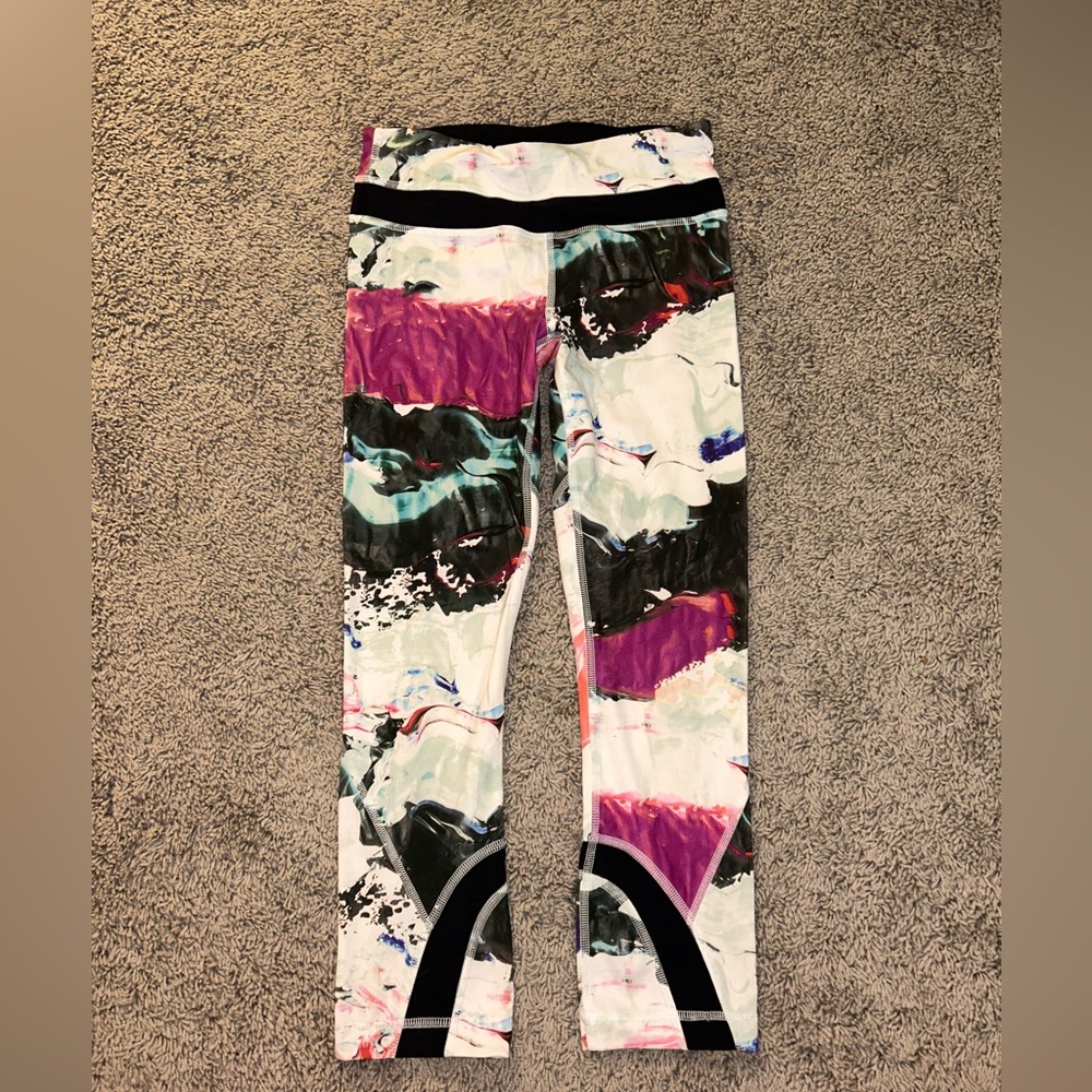 Size 2 lulu lemon 3/4 leggings.